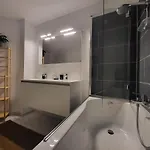 Apartment 6 Bedrooms *