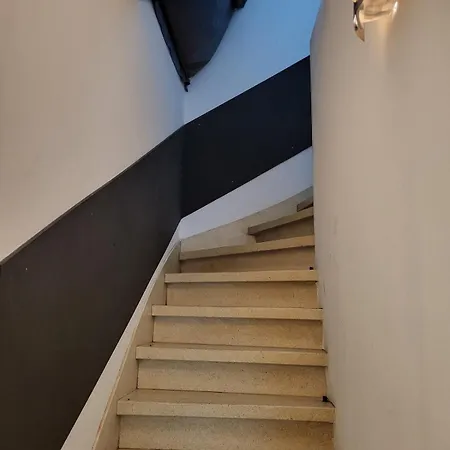 6 Bedrooms Appartement