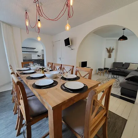 6 Bedrooms La Panne