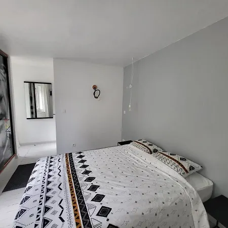 Apartment 6 Bedrooms *