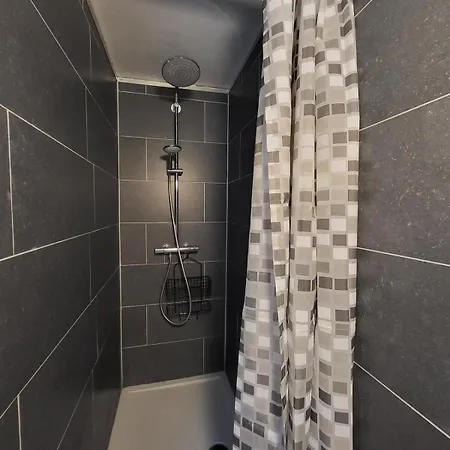 6 Bedrooms De Panne